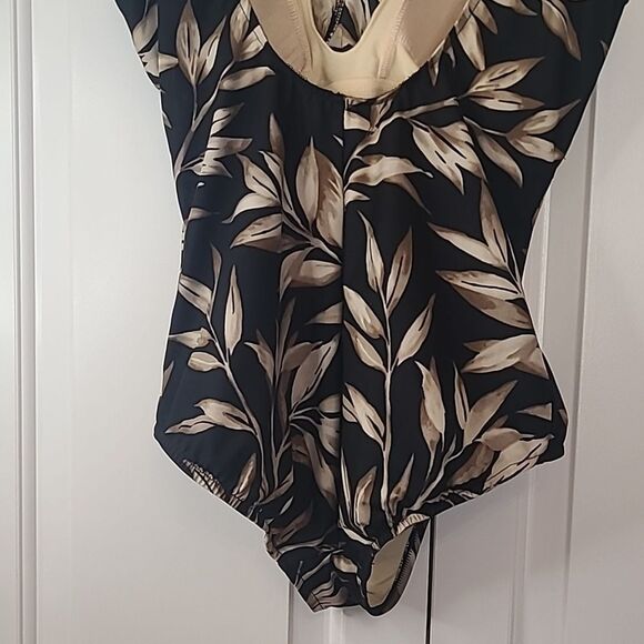 Miraclesuit One Piece Swim Suit Black Tan & Off White Palm Leaf Print Size 14 - Picture 7 of 13